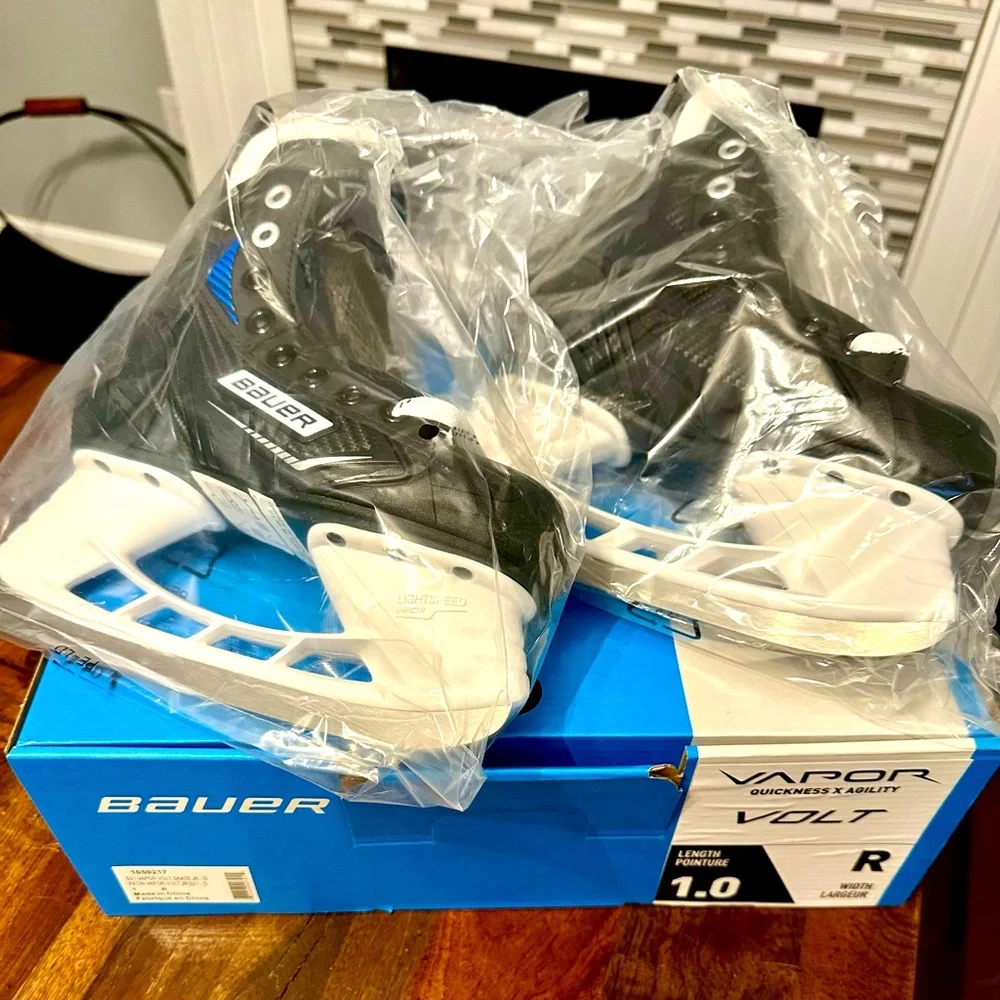 (Bauer) Vapor Volt Junior Ice Skates - Picture 1 of 3